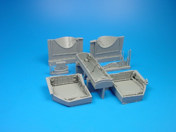 2030  Su-27 Flanker B wheel bays