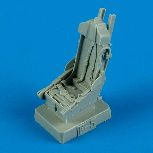 QB48484  F-5E Tiger II ejection seat with safety belts