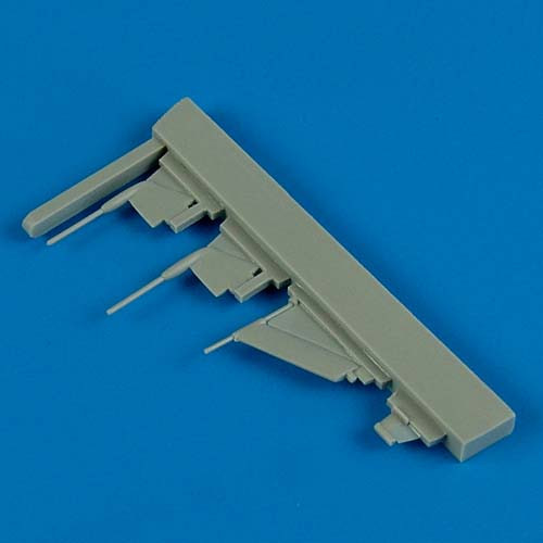 QB48386  Su-24M Fencer antennas