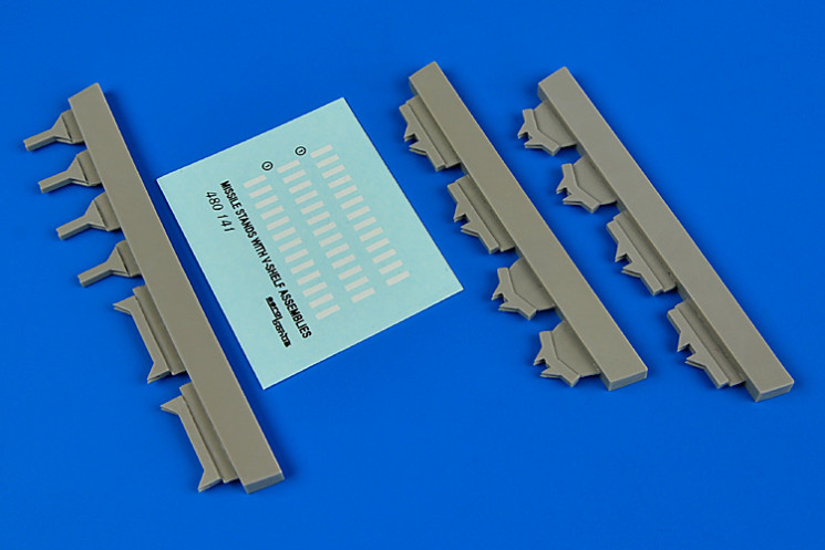 480141  USAF Missile maintenance stands with V-shelf assemblies