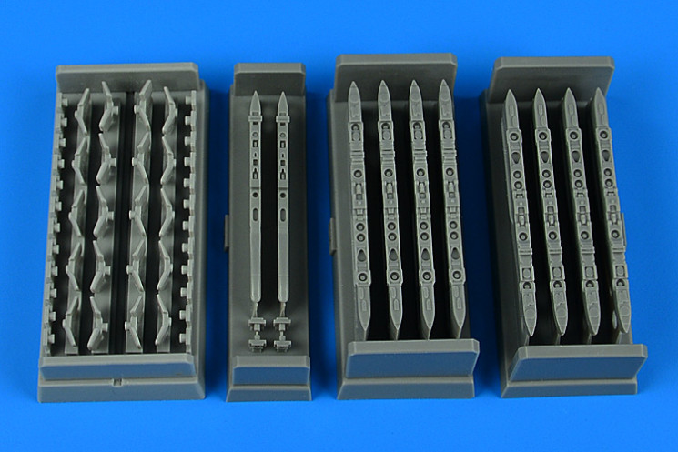 AIR4901 Су-25 Frogfoot ранняя версия крыльевых пилонов 1/48