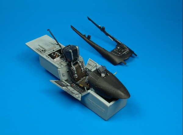 2035  F/A-18C Hornet cockpit set