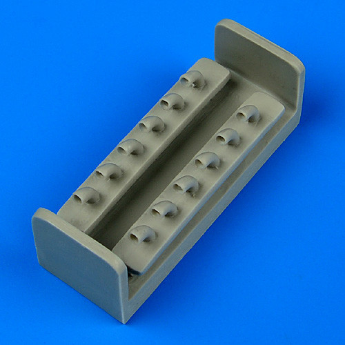 QB48688  P-40E Kittyhawk exhaust