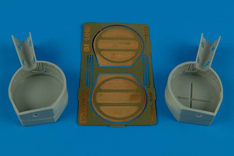2139  Bf 109F wheel bays