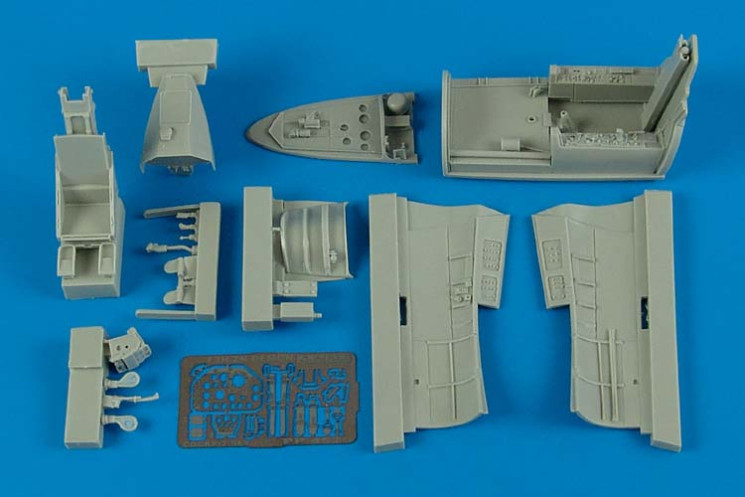 4529  F3H-2 Demon cockpit set