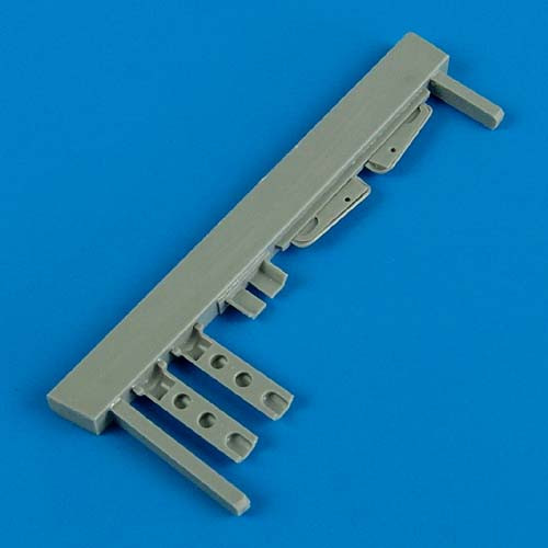 QB72376  P-40B/C undercarriage covers