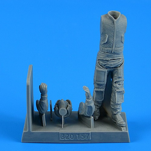 320157 NATO Combat Pilot
