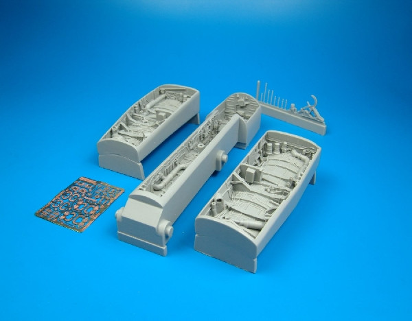 2038  F/A-18C/D Hornet wheel bays