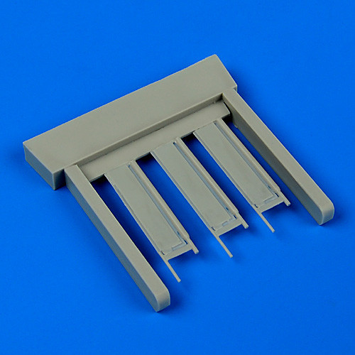 QB48691  P-40 Tomahawk Mk.IIA pitot tubes