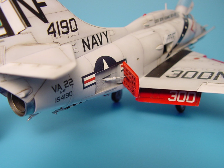 4185  A-4E/F Skyhawk open airbrakes set