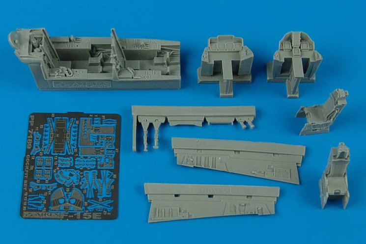 7189  F-15E Strike Eagle cockpit set