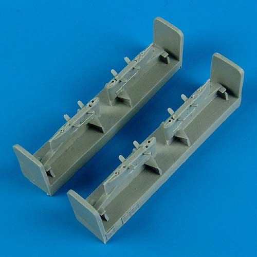 QB48492  T-28 Trojan pylons