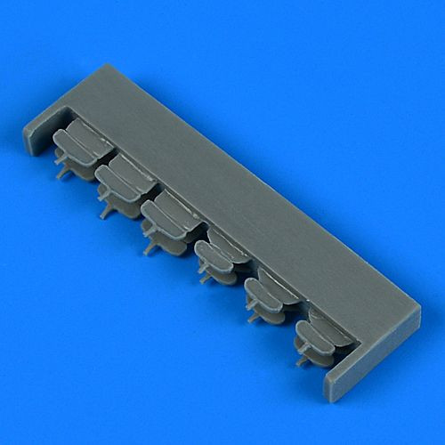 QB48991 Modern aircraft mirrors