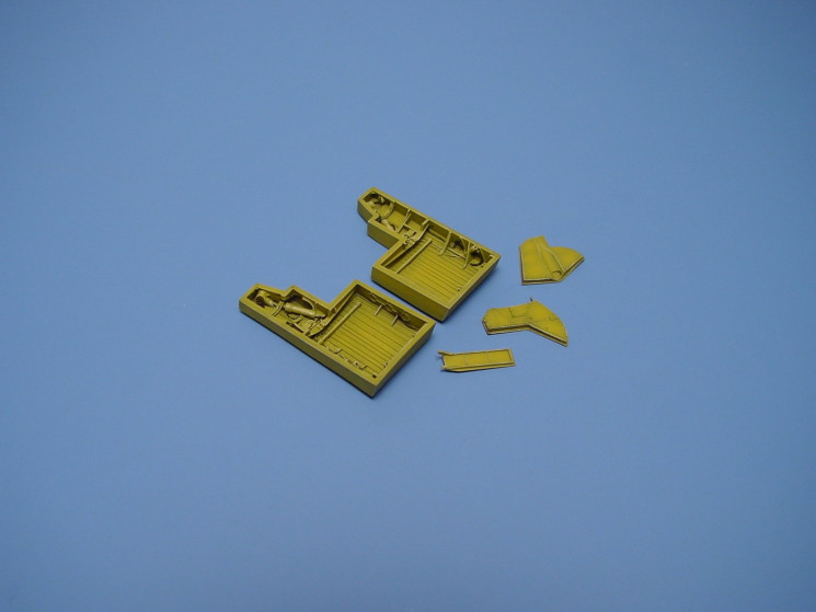 7055  P-47 Thunderbolt wheel bays