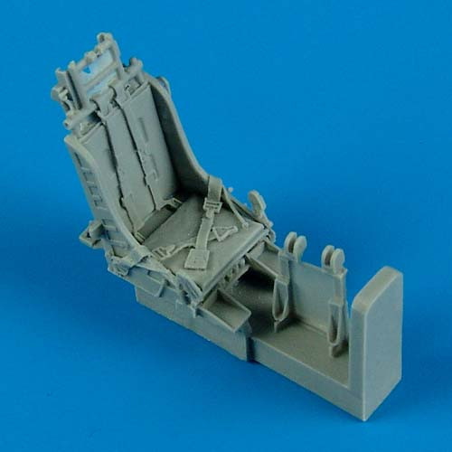 QB48493  F-84G ejection seats with safety belts