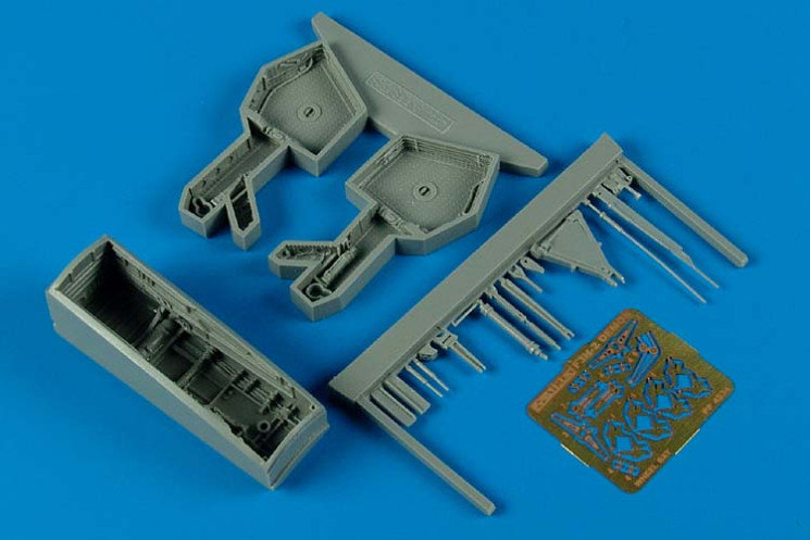 4534  F3H-2 Demon wheel bay