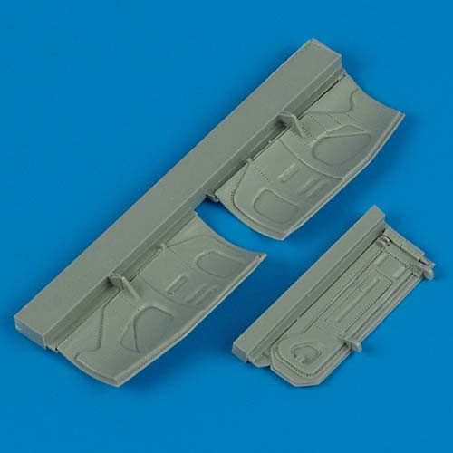 QB48189  F-16 Fighting Falcon undercarriage covers