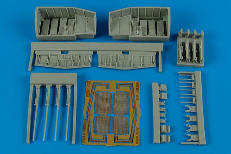 4535  F3H-2 Demon gun bay