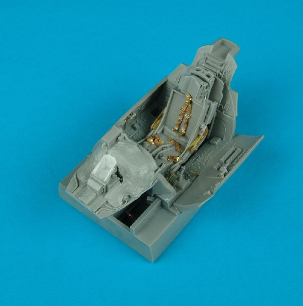 2045  F-105D Thunderchief cockpit set