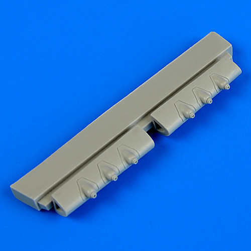 QB48698  P-40 Warhawk gun barrels