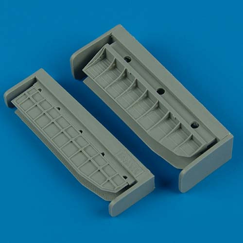 QB48297  Yak-1 flaps
