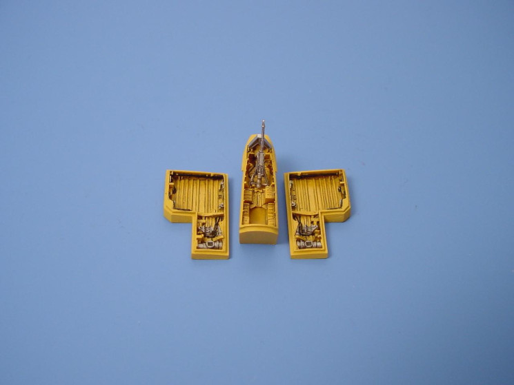7066  F-84G Thunderjet wheel bays