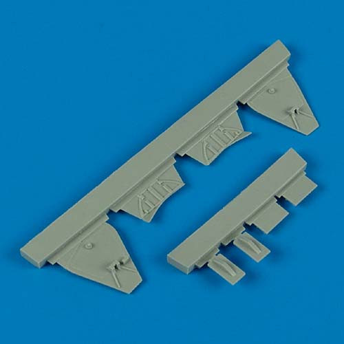QB48399  J2M3 Raiden undercarriage covers
