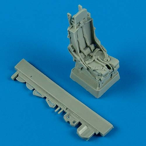 QB48500  F-105 Thunderchief ejection seat with safety belts