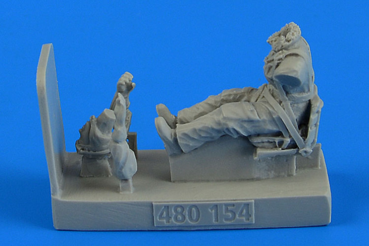 480154  Soviet Woman Pilot WWII with seat for Po-2