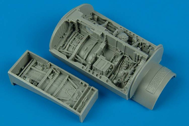 4439  F-16C/D Fighting Falcon wheel bays
