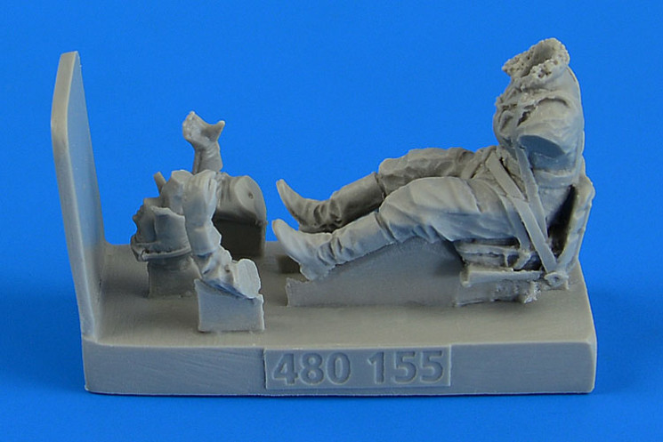 480155  Soviet Woman Gunner WWII with seat for Po-2