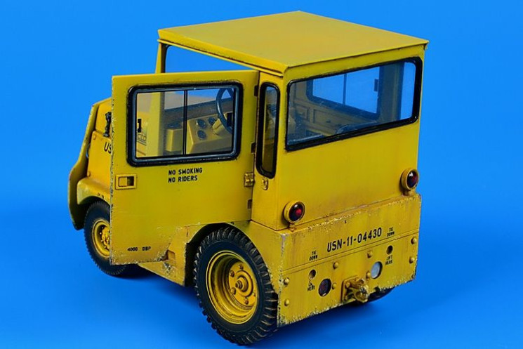 320045  UNITED TRACTOR GC340/SM-340 US NAVY/DLA (with cab)