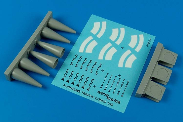 480054  Aircraft warning cones