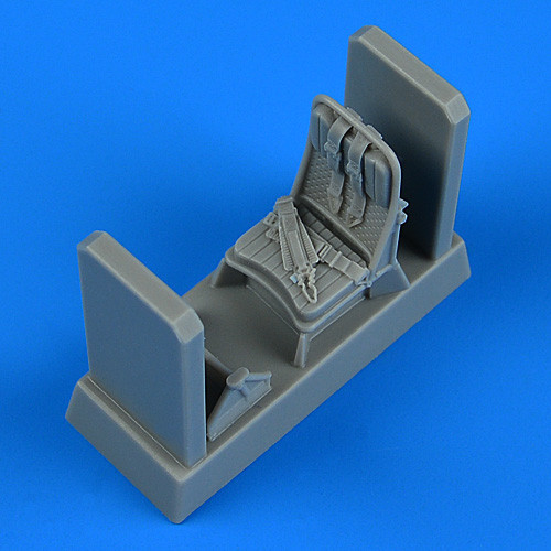 QB49089 Z-37 Cmelak кресло с ремнями 1/48