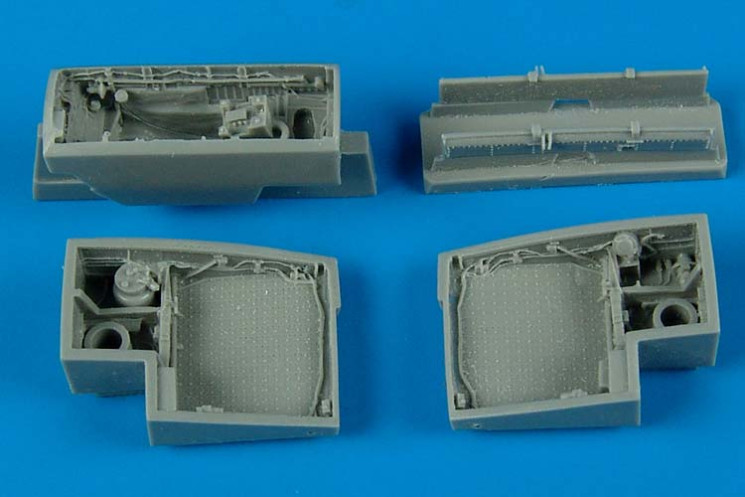 7200  J35 Draken wheel bays
