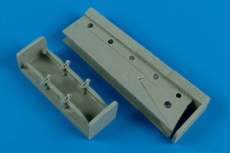 480055  Wing pylons for F-4B/N/J/S (U.S. NAVY version)