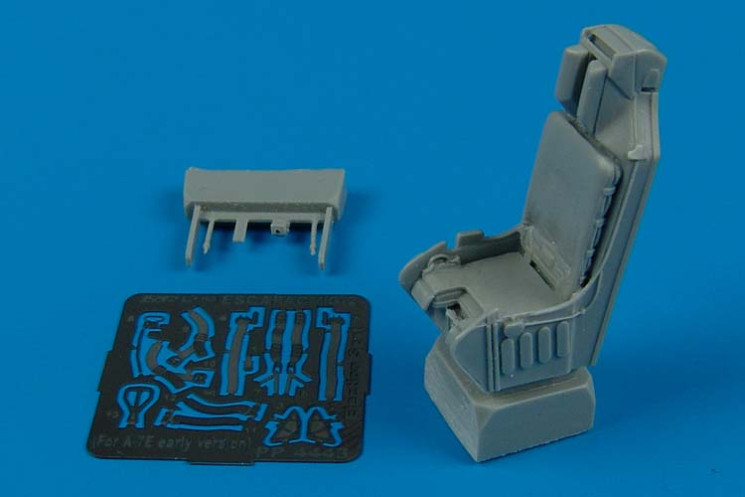 4443  ESCAPAC 1G-2 ejection seat - (for A-7E Early version)