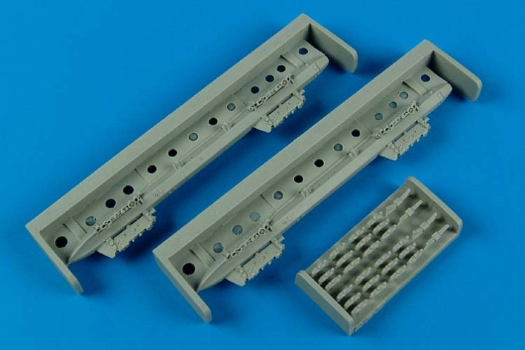 480057  US NAVY multiple ejector rack MER-7 (A/A37B-6)