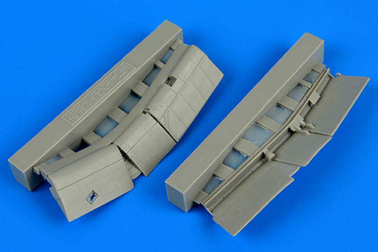 7303  F4U-1 Corsair flaps
