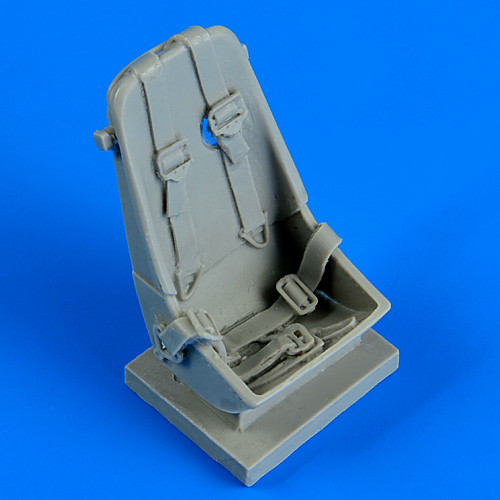 QB32163  Me 163B seat with safety belts