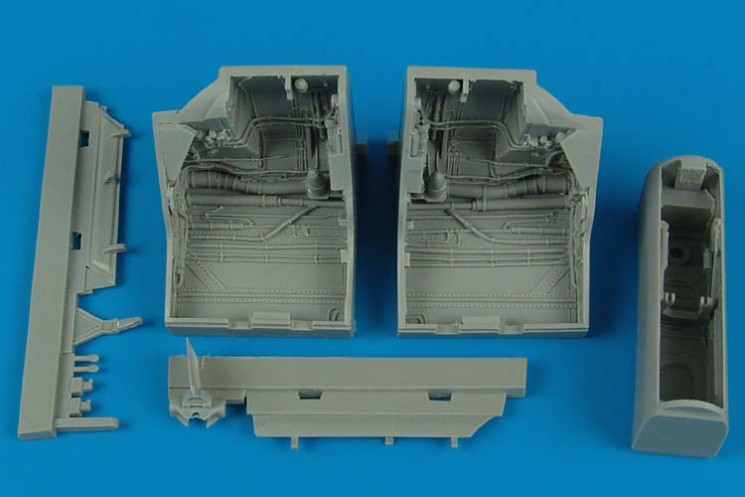 4445  F/A-22A Raptor wheel bays
