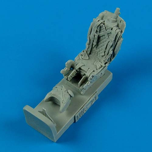QB48507  MiG-21PFM/MF/BIS/SMT ejection seat with safety belts