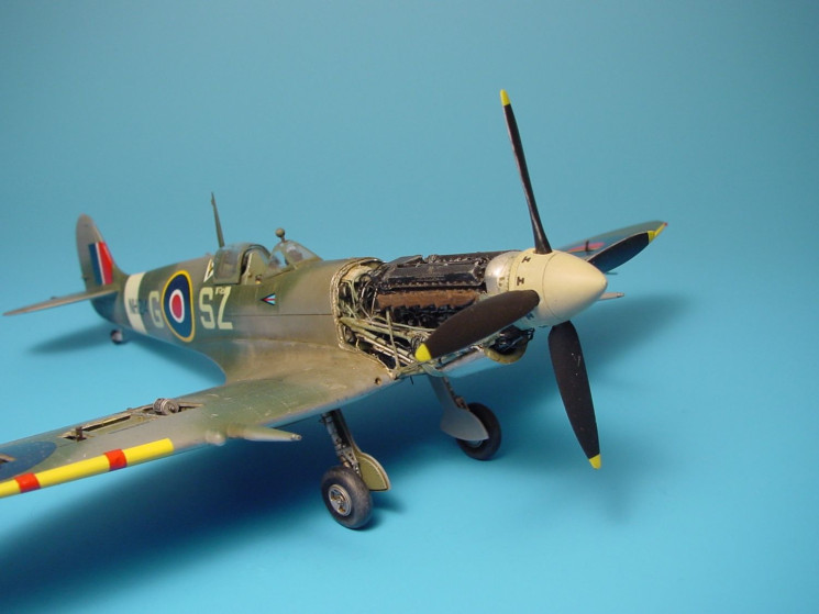 4210  Spitfire Mk. IX detail engine set