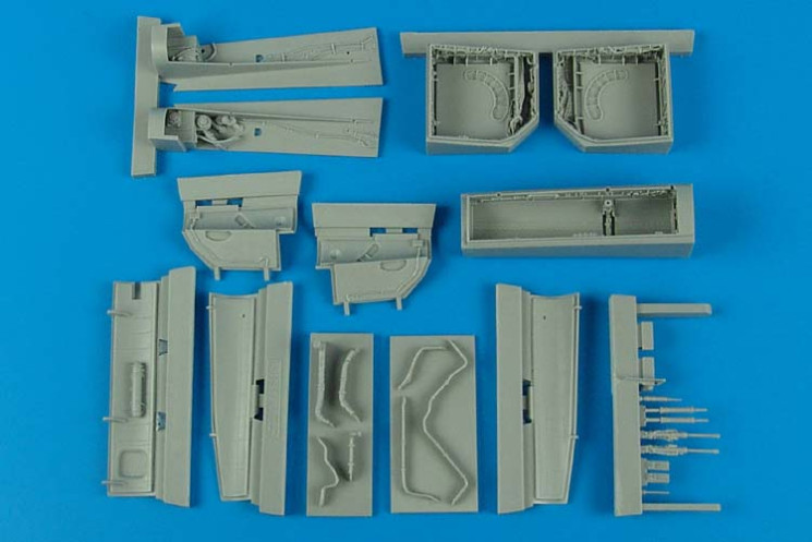 4549  Su-27 Flanker B wheel bay