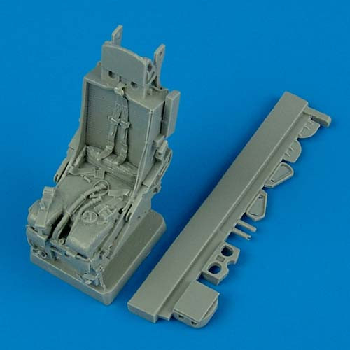QB32067  F-105 Thunderchief ejection seat with safety belts