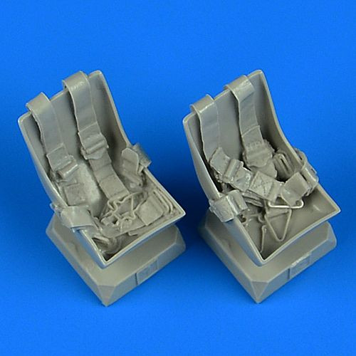 QB32219 Кресла с ремнями безопастности на Bucker Bu 131