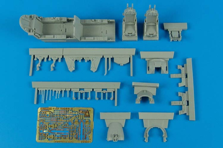 4551  F-5F Tiger II cockpit set