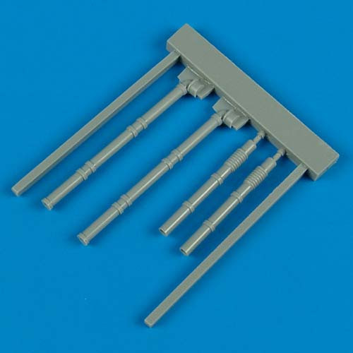 QB48208  Wellington fuel outlet pipe - closed flaps