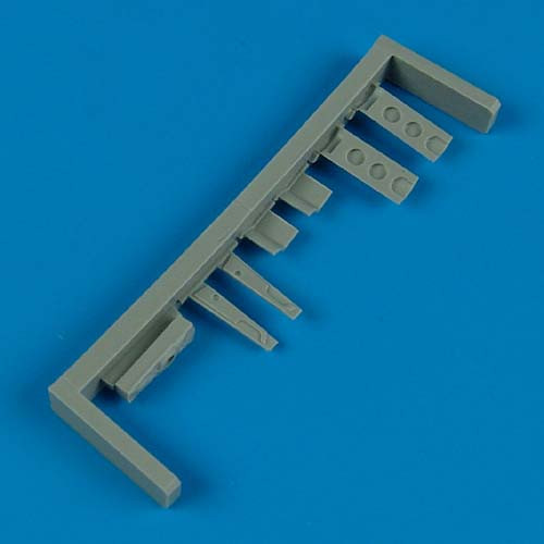 QB72298  P-40 Warhawk undercarriage covers