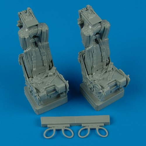 QB32069  F-4 Phantom II ejection seats with safety belts